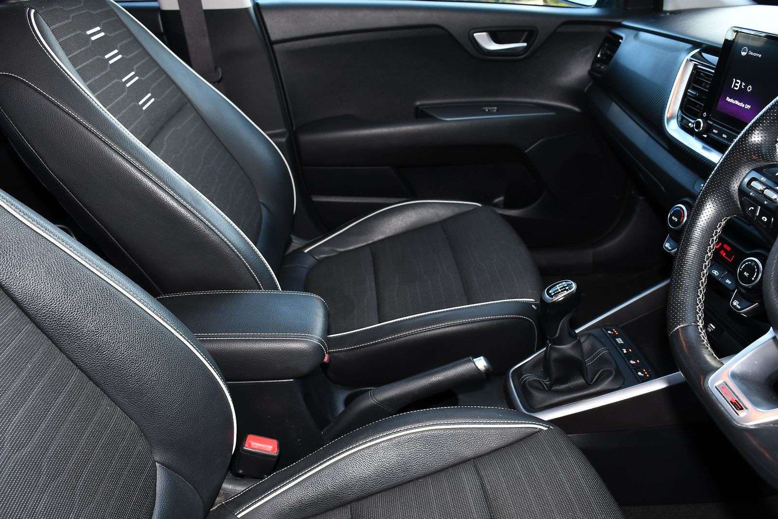 2021 KIA STONIC 2021 KIA STONIC