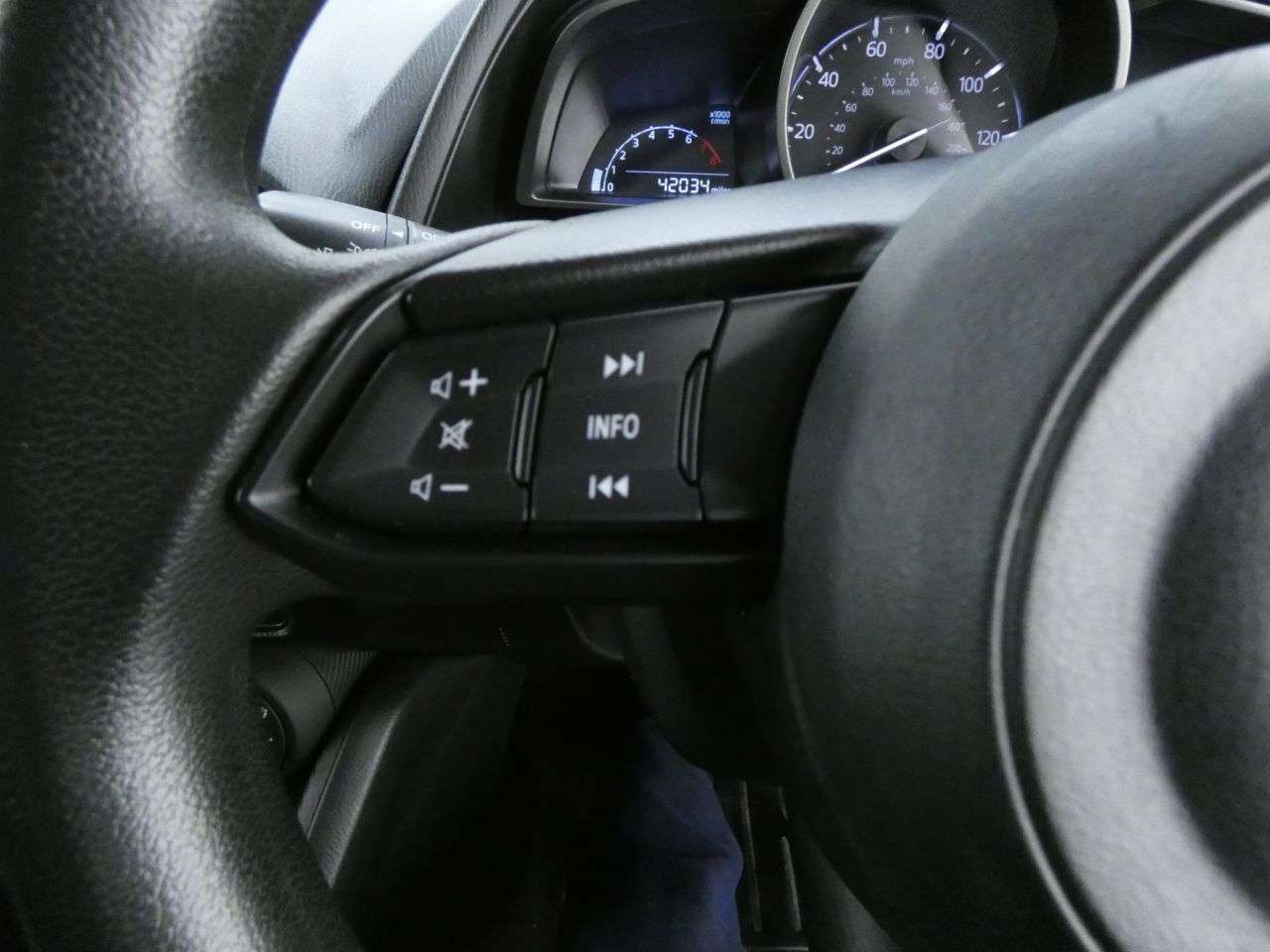 2017 MAZDA MAZDA2 2017 MAZDA MAZDA2