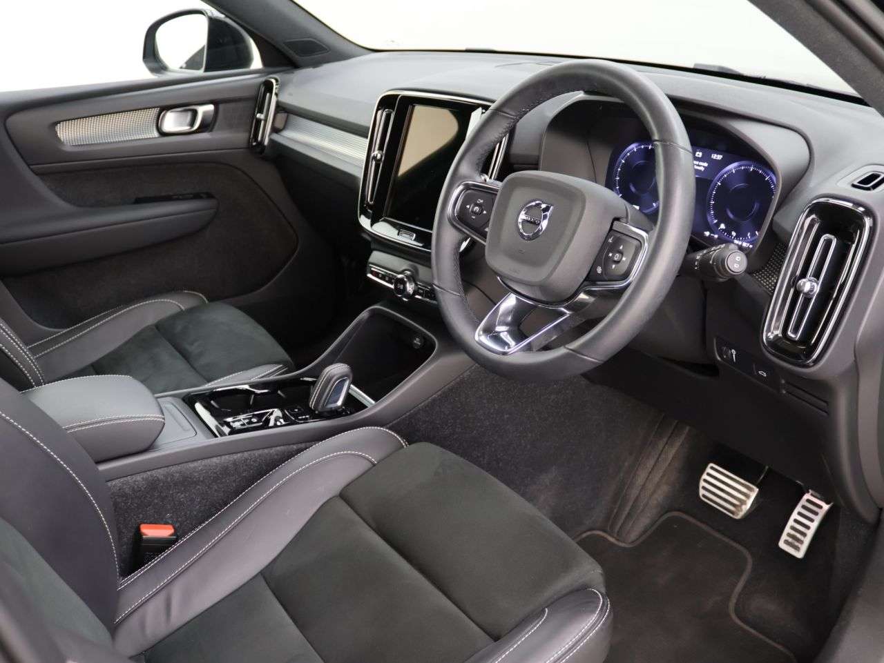 2022 VOLVO XC40 2022 VOLVO XC40