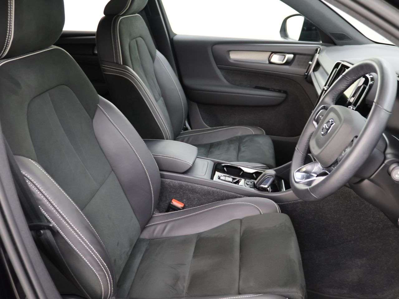 2022 VOLVO XC40 2022 VOLVO XC40