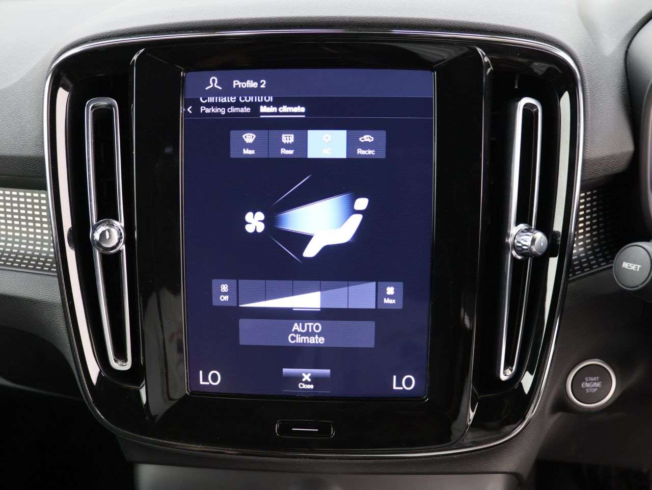 2022 VOLVO XC40 2022 VOLVO XC40