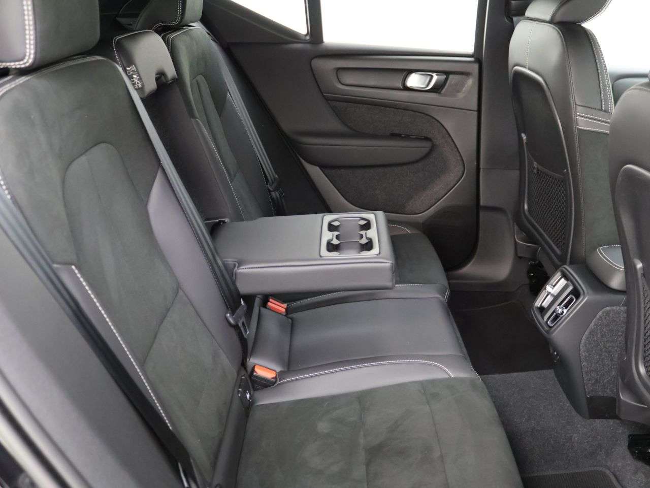 2022 VOLVO XC40 2022 VOLVO XC40