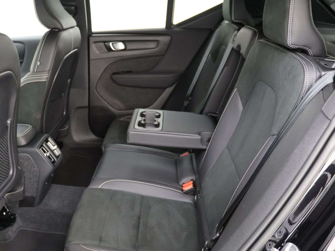 2022 VOLVO XC40 2022 VOLVO XC40