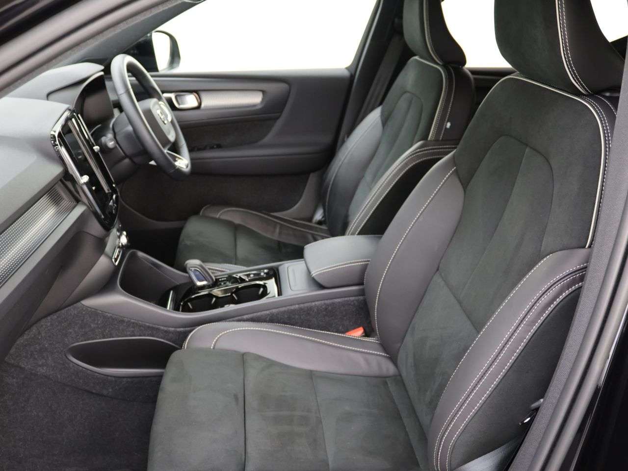 2022 VOLVO XC40 2022 VOLVO XC40