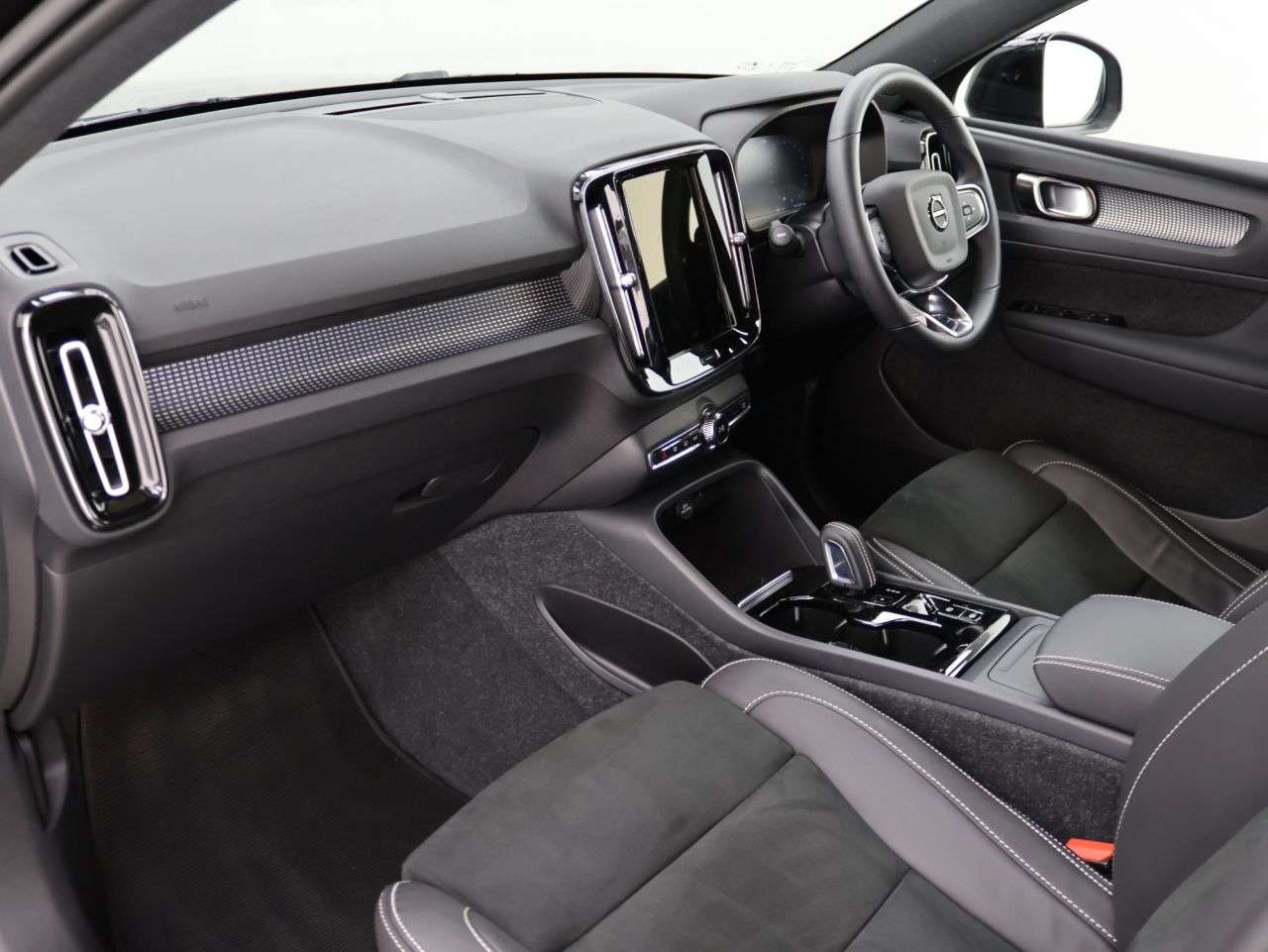 2022 VOLVO XC40 2022 VOLVO XC40