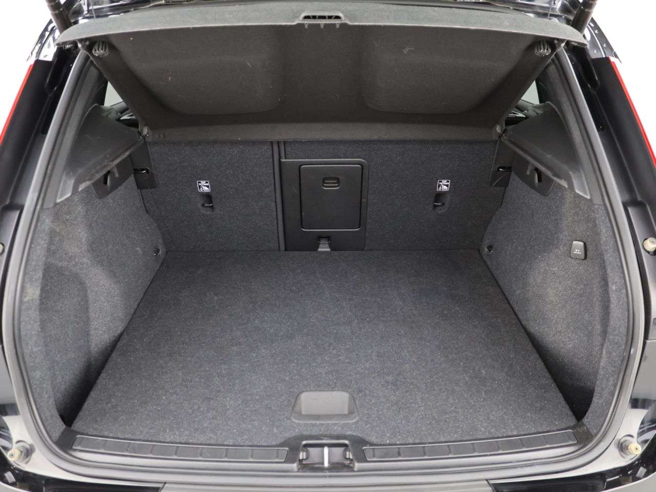 2022 VOLVO XC40 2022 VOLVO XC40