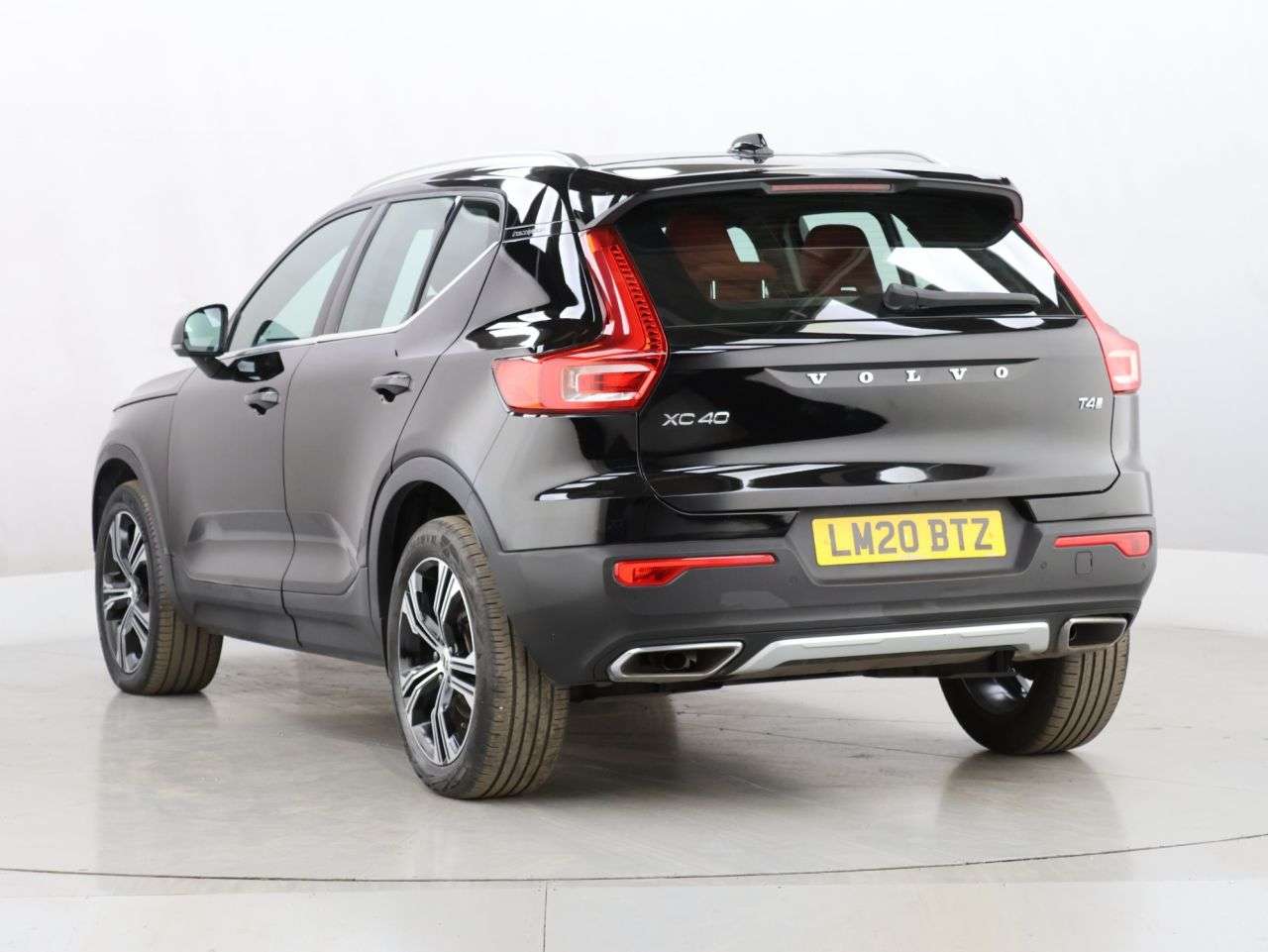 2020 VOLVO XC40 2020 VOLVO XC40