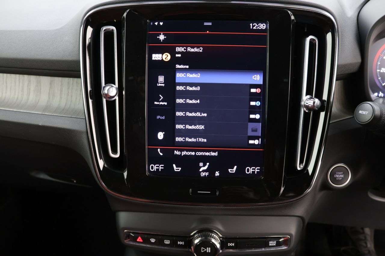 2020 VOLVO XC40 2020 VOLVO XC40