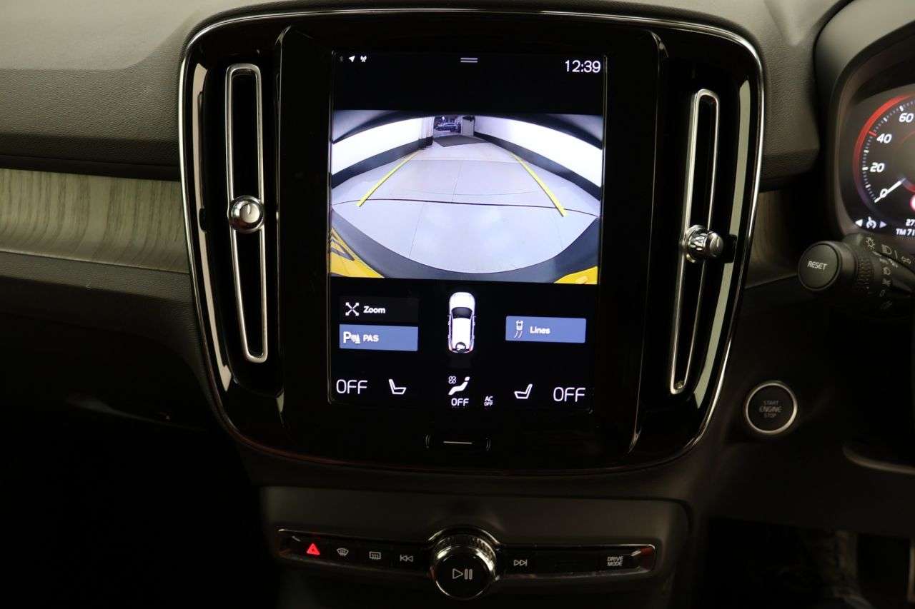 2020 VOLVO XC40 2020 VOLVO XC40