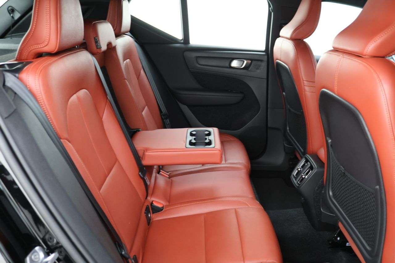 2020 VOLVO XC40 2020 VOLVO XC40