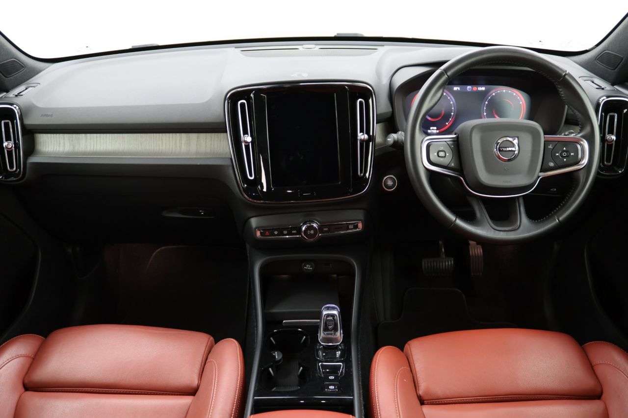 2020 VOLVO XC40 2020 VOLVO XC40