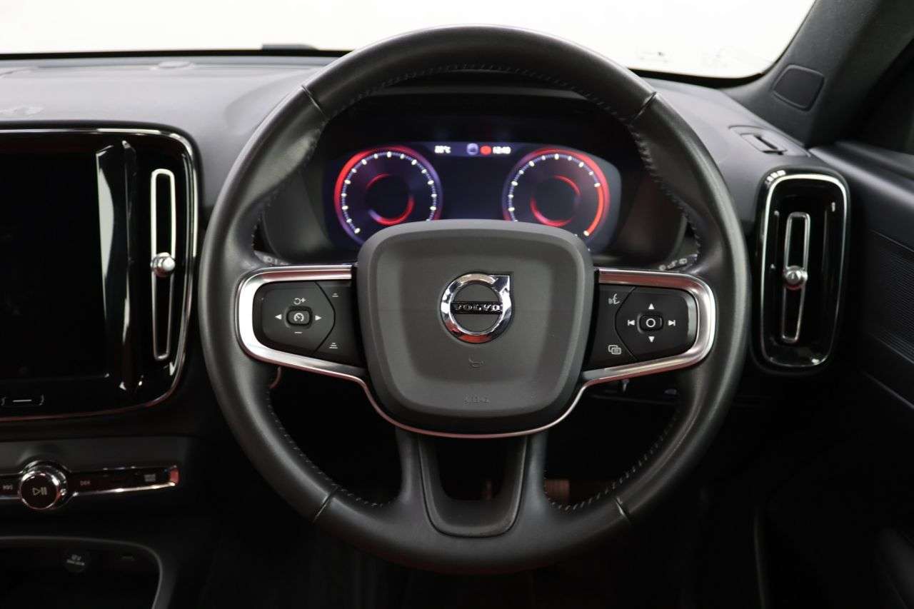 2020 VOLVO XC40 2020 VOLVO XC40