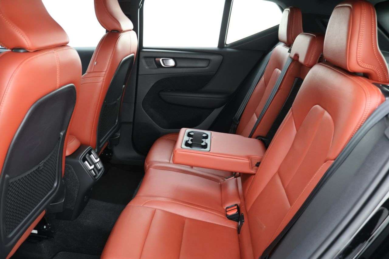 2020 VOLVO XC40 2020 VOLVO XC40