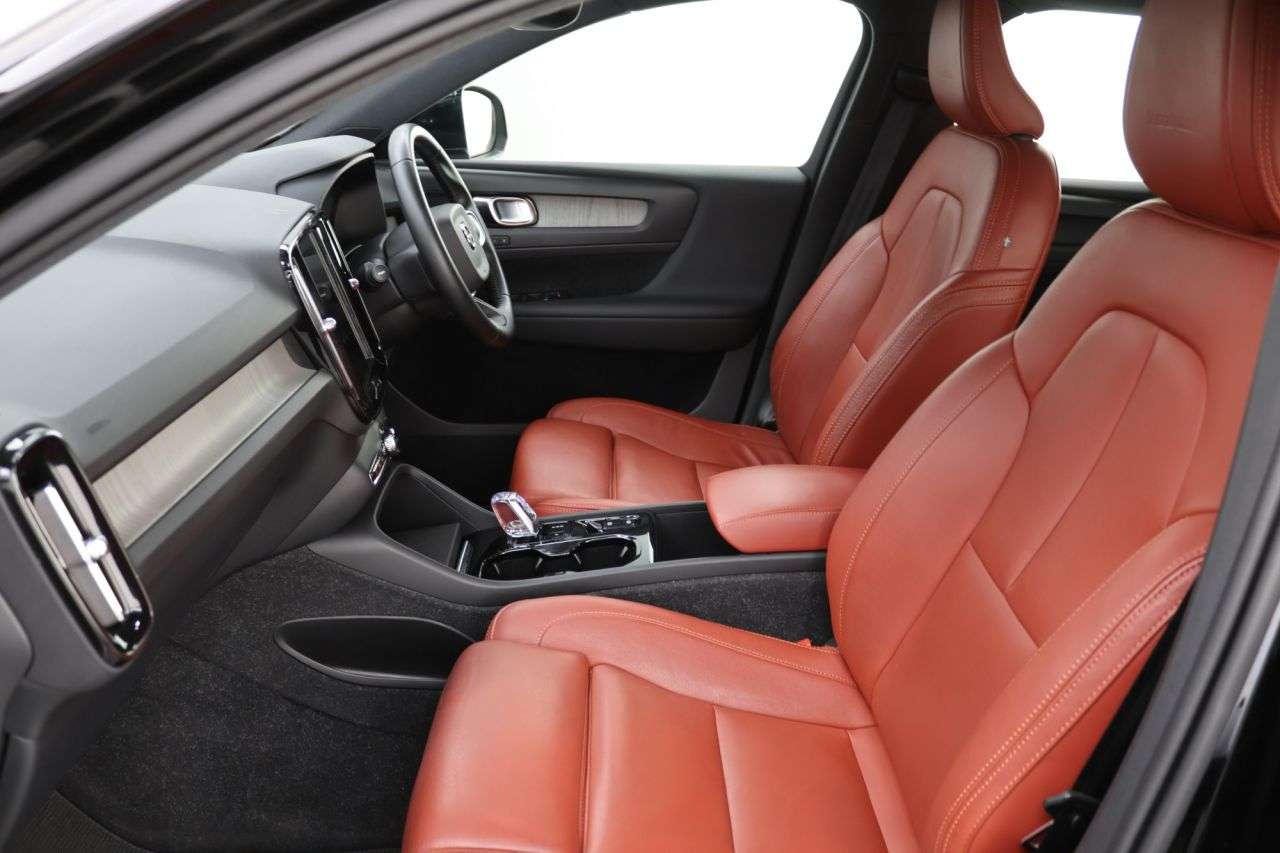 2020 VOLVO XC40 2020 VOLVO XC40