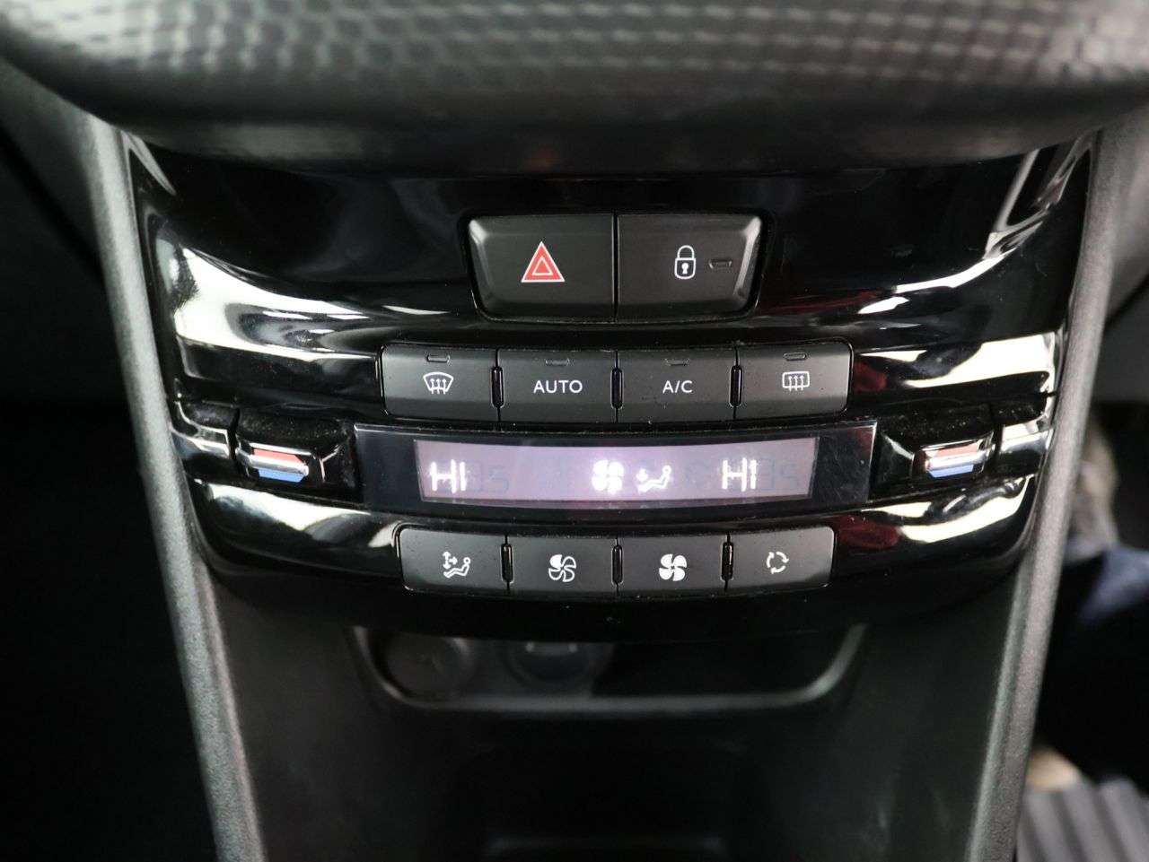 2018 PEUGEOT 2008 2018 PEUGEOT 2008