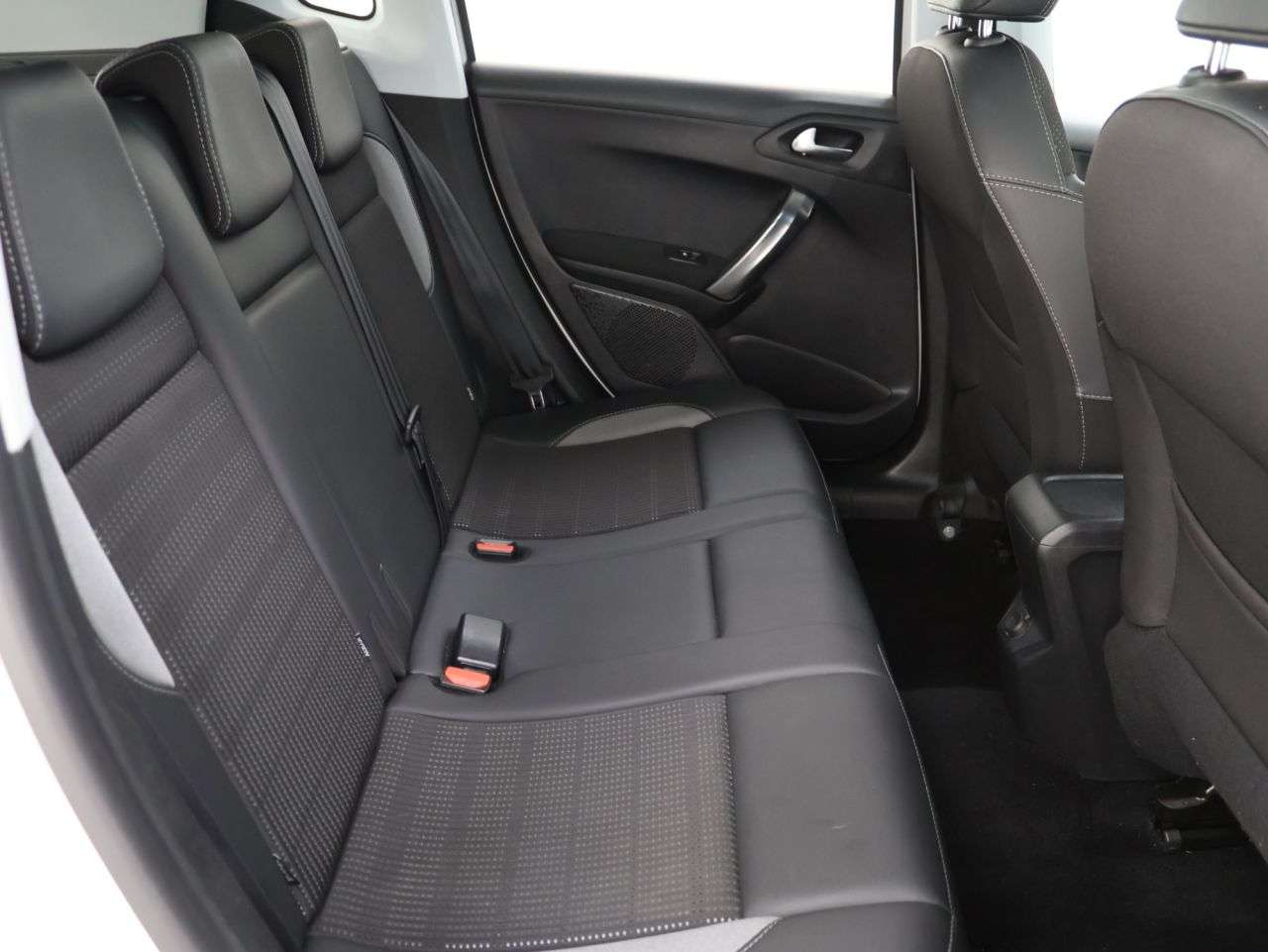 2018 PEUGEOT 2008 2018 PEUGEOT 2008