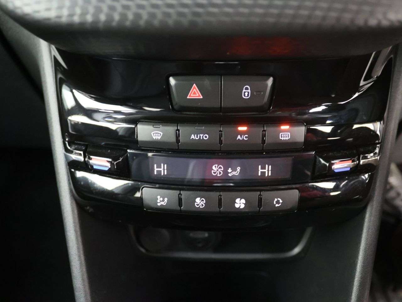 2018 PEUGEOT 2008 2018 PEUGEOT 2008