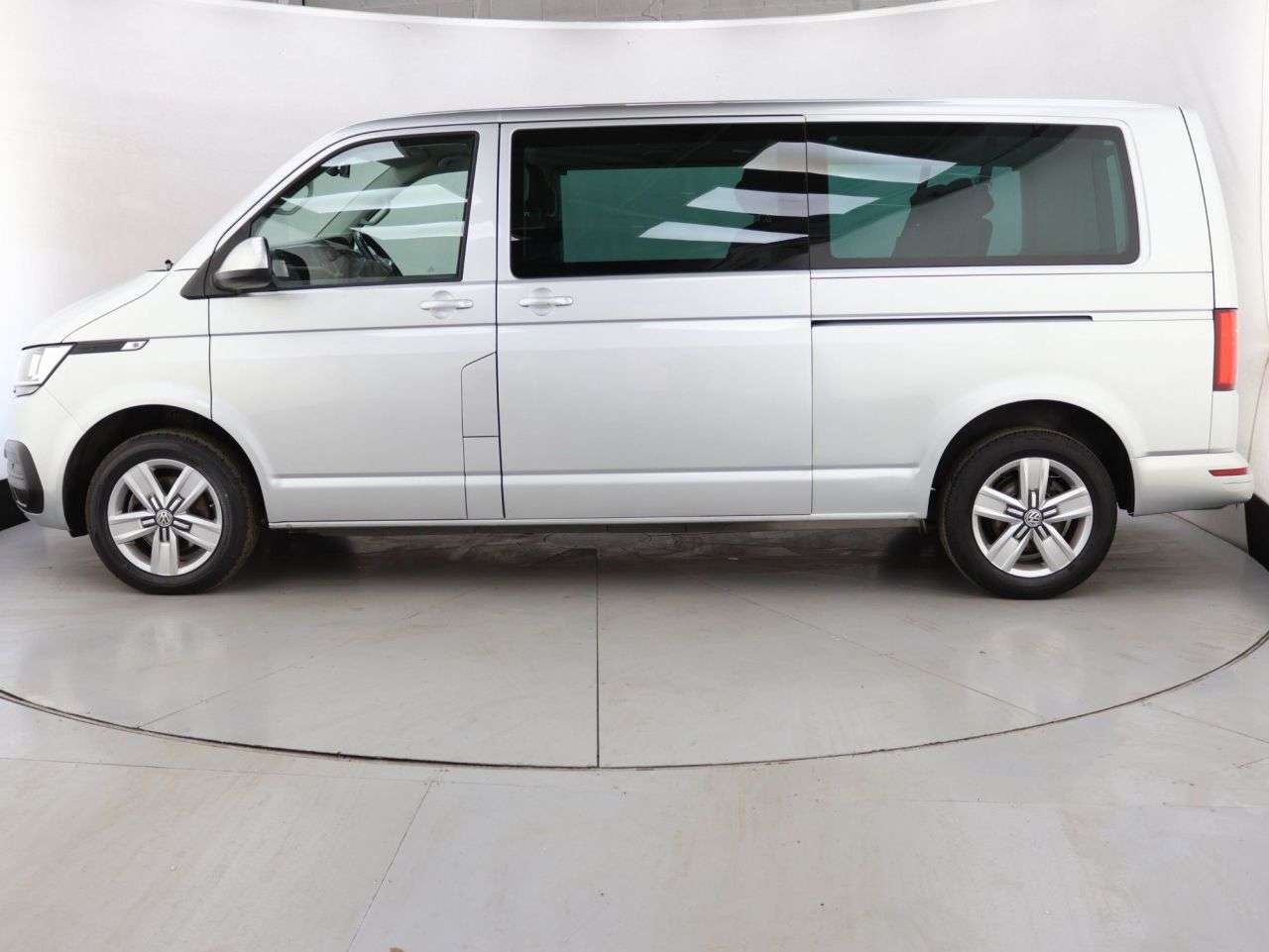 2020 VOLKSWAGEN TRANSPORTER SHUTTLE 2020 VOLKSWAGEN TRANSPORTER SHUTTLE