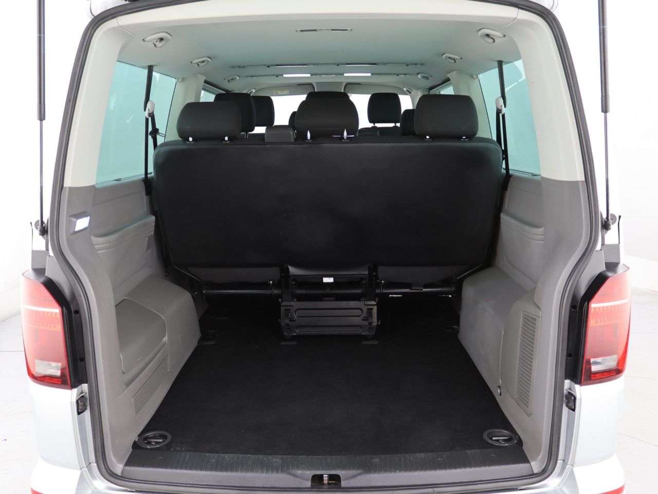 2020 VOLKSWAGEN TRANSPORTER SHUTTLE 2020 VOLKSWAGEN TRANSPORTER SHUTTLE