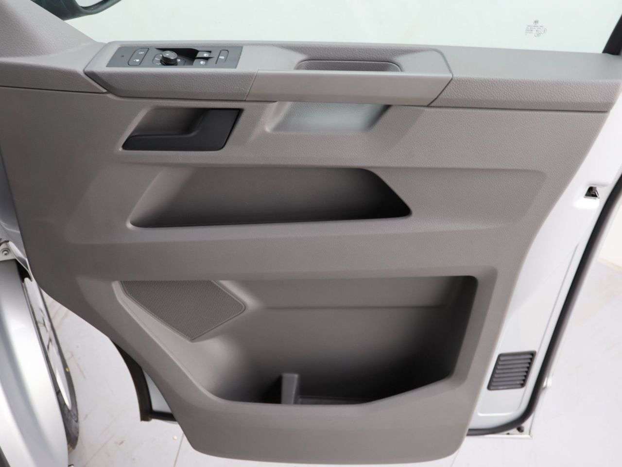 2020 VOLKSWAGEN TRANSPORTER SHUTTLE 2020 VOLKSWAGEN TRANSPORTER SHUTTLE