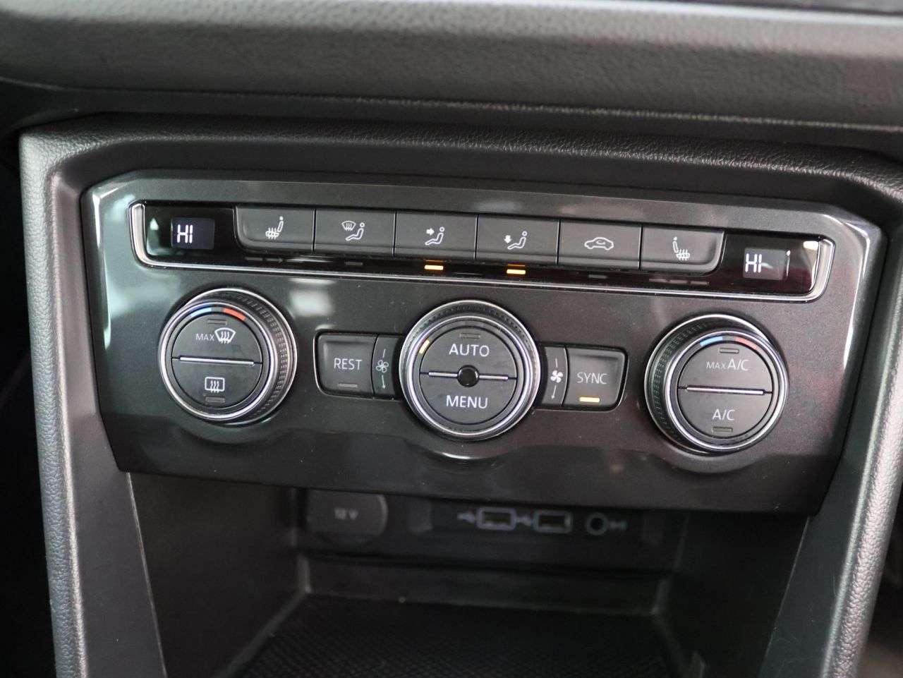 2018 VOLKSWAGEN TIGUAN 2018 VOLKSWAGEN TIGUAN