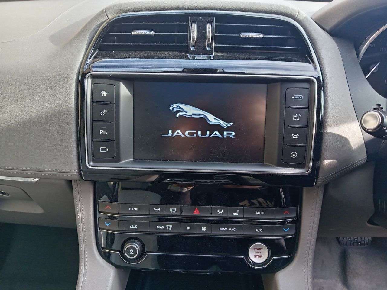 2018 JAGUAR F-PACE 2018 JAGUAR F-PACE