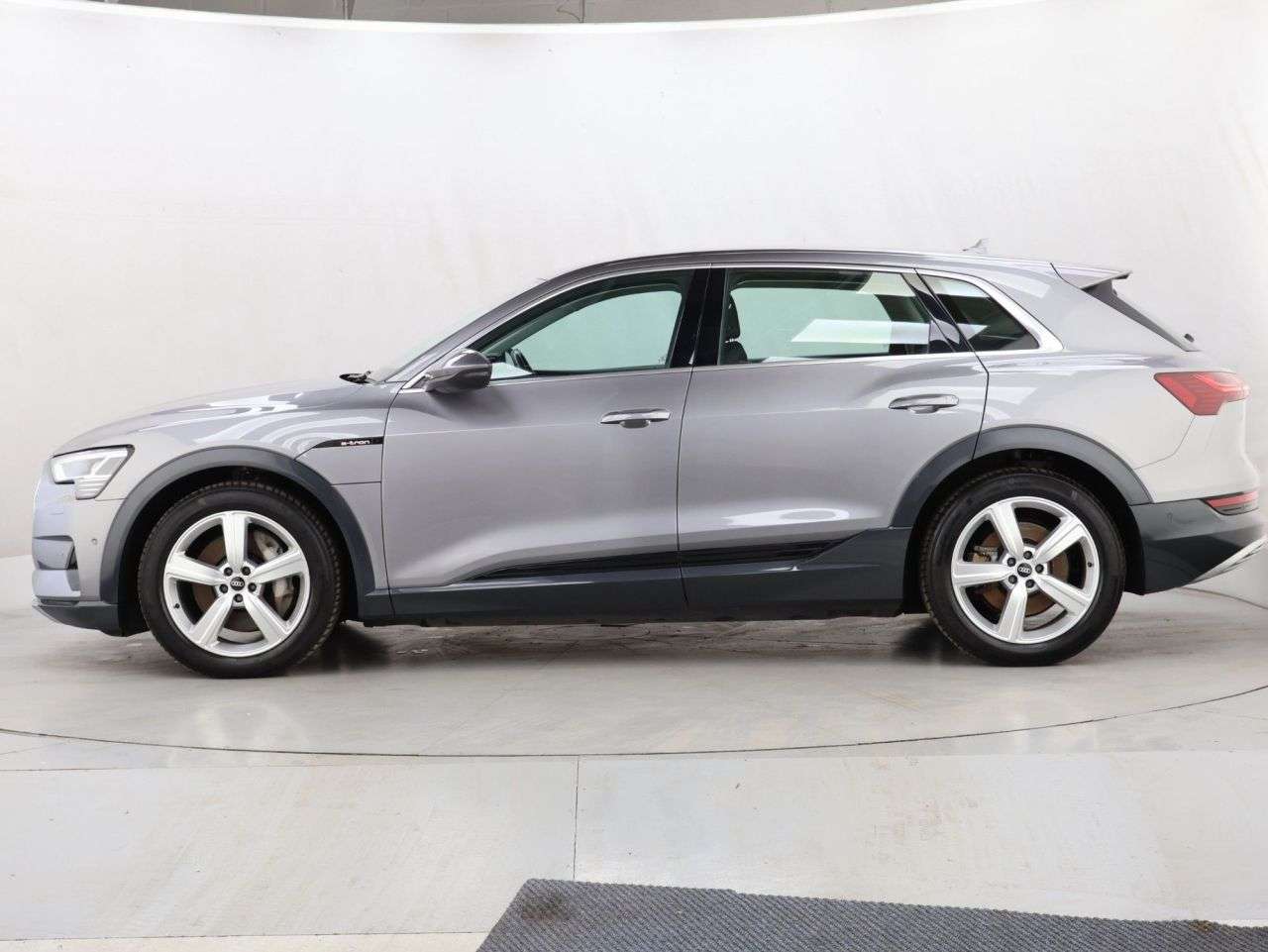 2021 AUDI E-TRON 2021 AUDI E-TRON