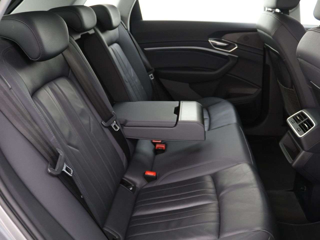 2021 AUDI E-TRON 2021 AUDI E-TRON