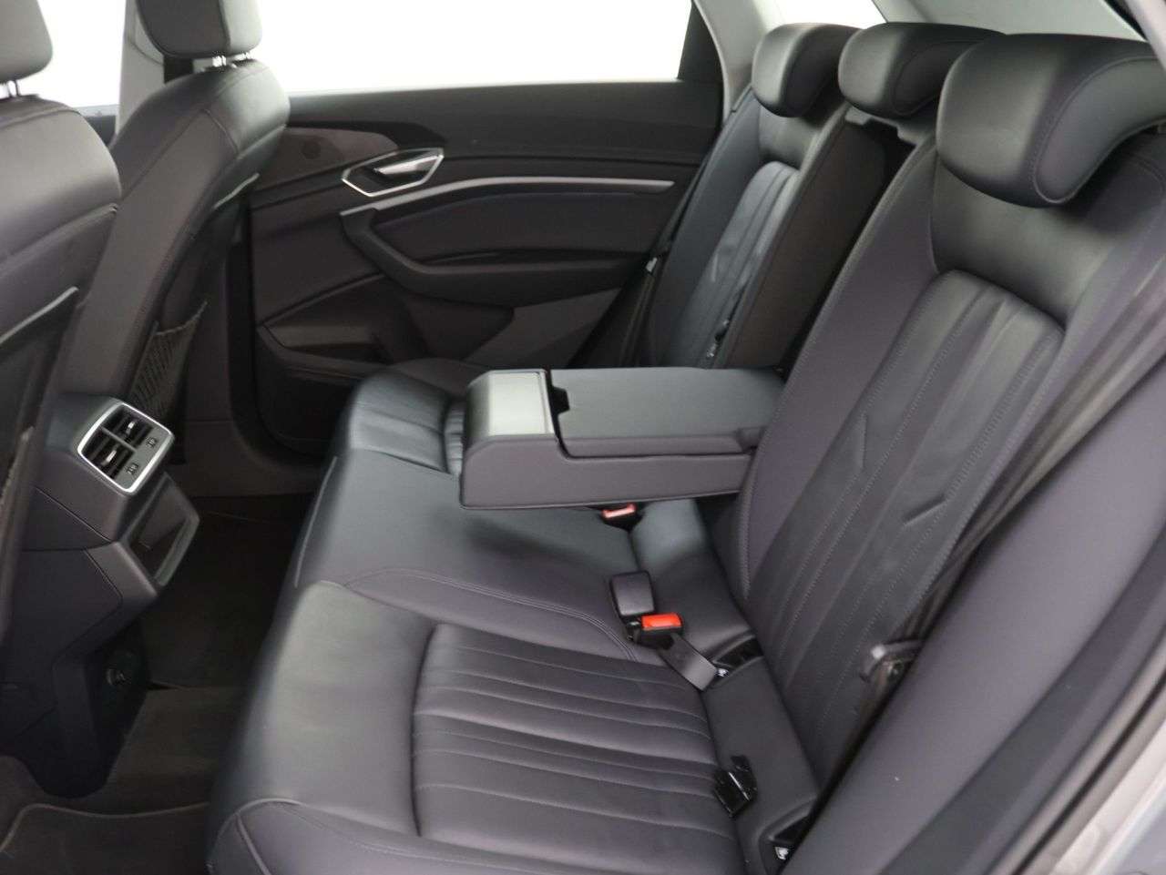 2021 AUDI E-TRON 2021 AUDI E-TRON