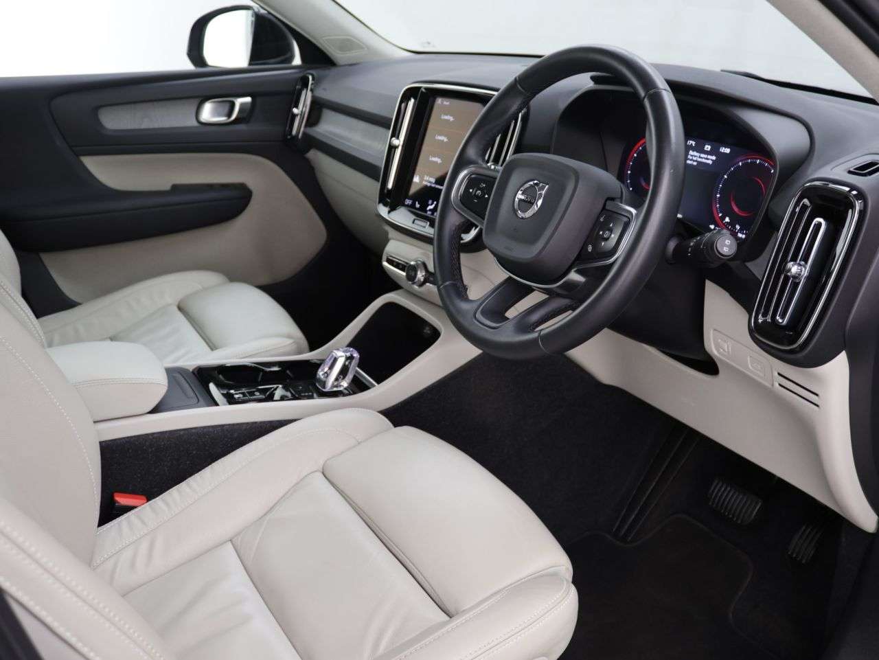 2021 VOLVO XC40 2021 VOLVO XC40