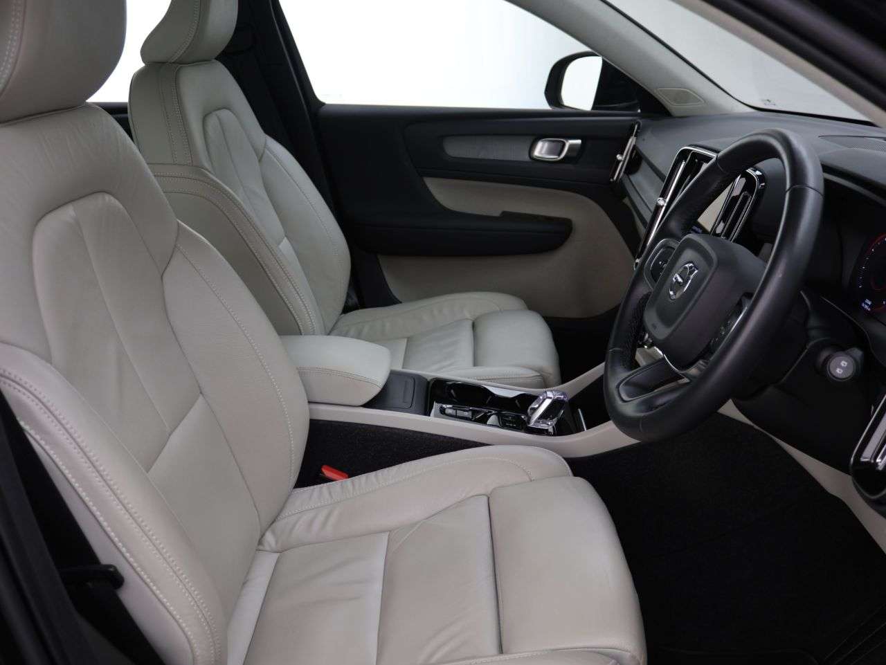 2021 VOLVO XC40 2021 VOLVO XC40