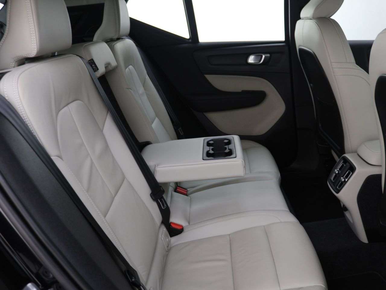 2021 VOLVO XC40 2021 VOLVO XC40