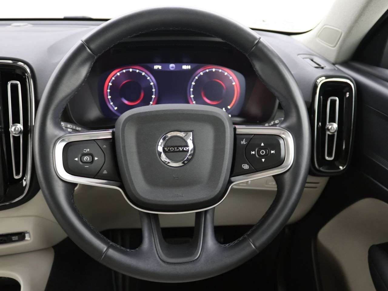 2021 VOLVO XC40 2021 VOLVO XC40