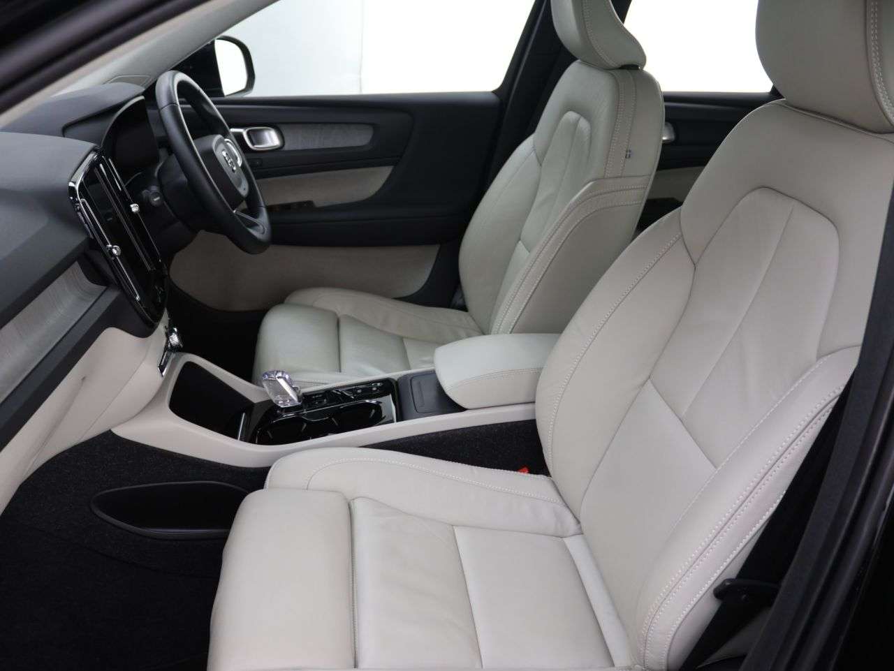 2021 VOLVO XC40 2021 VOLVO XC40