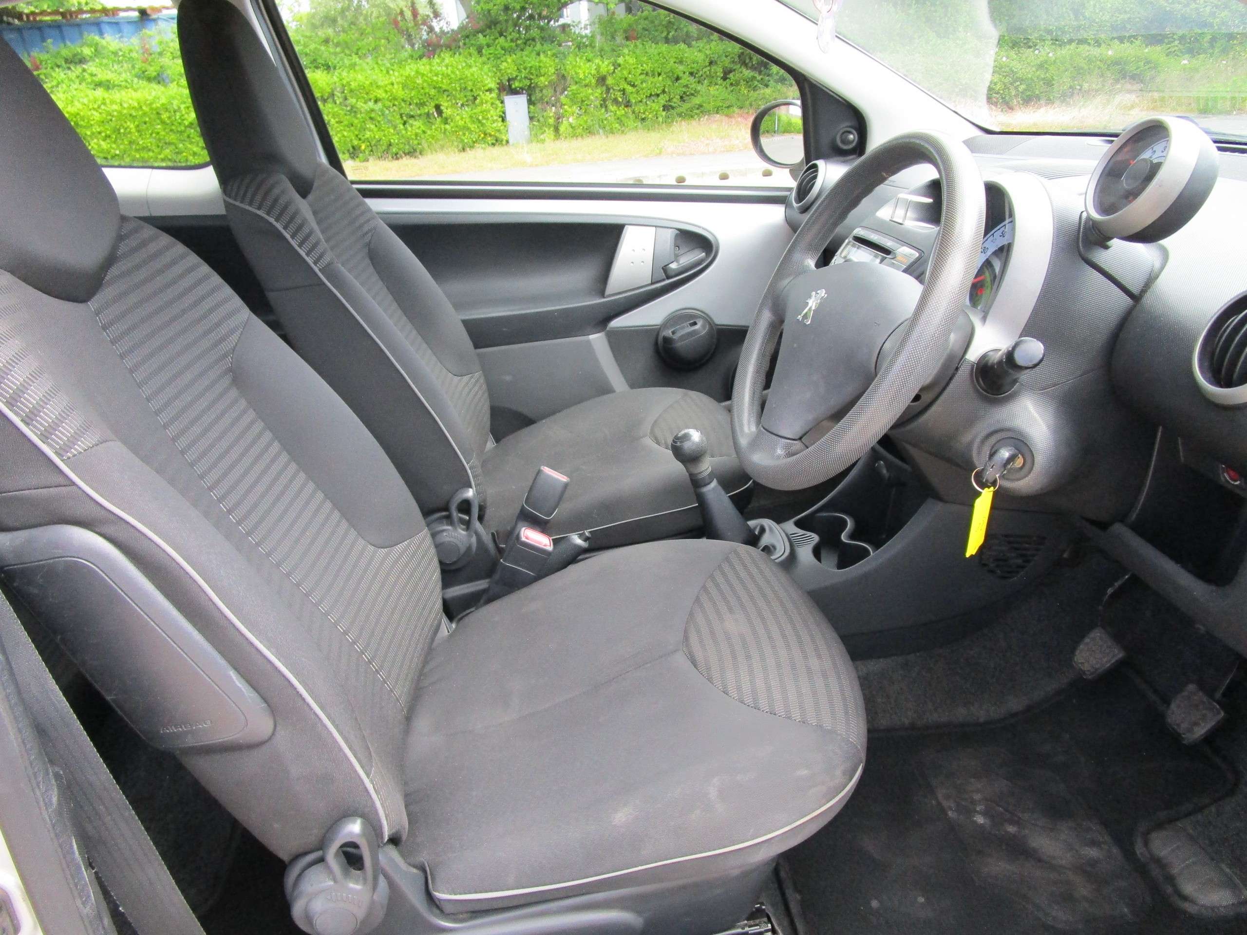 2014 PEUGEOT 107 2014 PEUGEOT 107