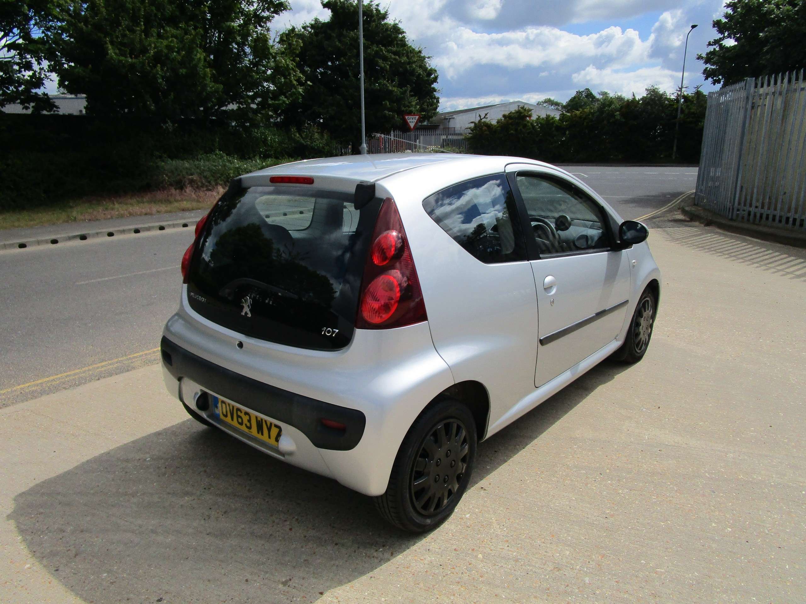 2014 PEUGEOT 107 2014 PEUGEOT 107