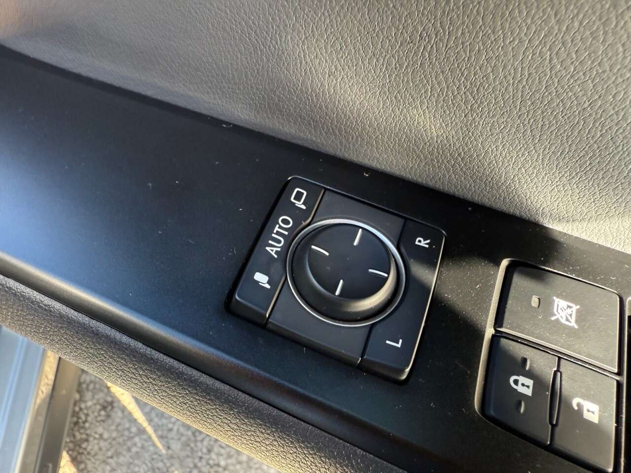 2025 LEXUS UX 2025 LEXUS UX