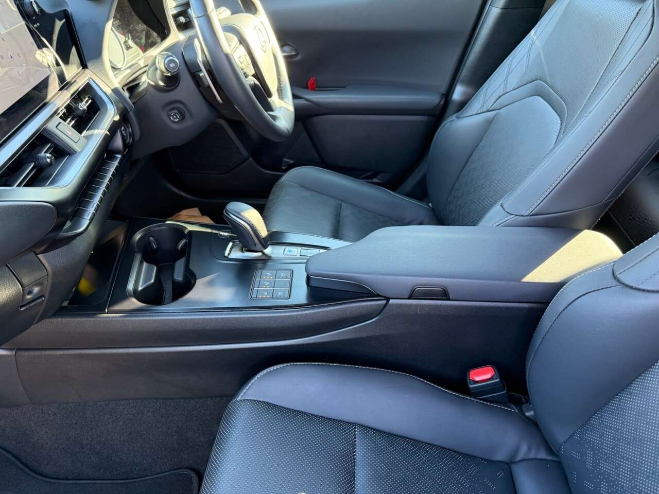 2025 LEXUS UX 2025 LEXUS UX