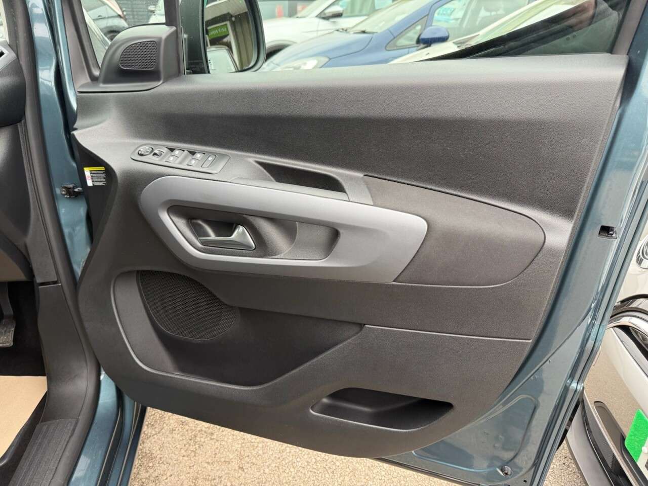 2025 VAUXHALL COMBO LIFE ELECTRIC 2025 VAUXHALL COMBO LIFE ELECTRIC