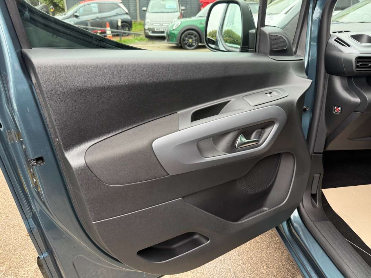 2025 VAUXHALL COMBO LIFE ELECTRIC 2025 VAUXHALL COMBO LIFE ELECTRIC