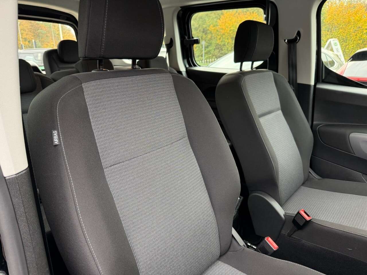 2025 TOYOTA PROACE CITY VERSO 2025 TOYOTA PROACE CITY VERSO