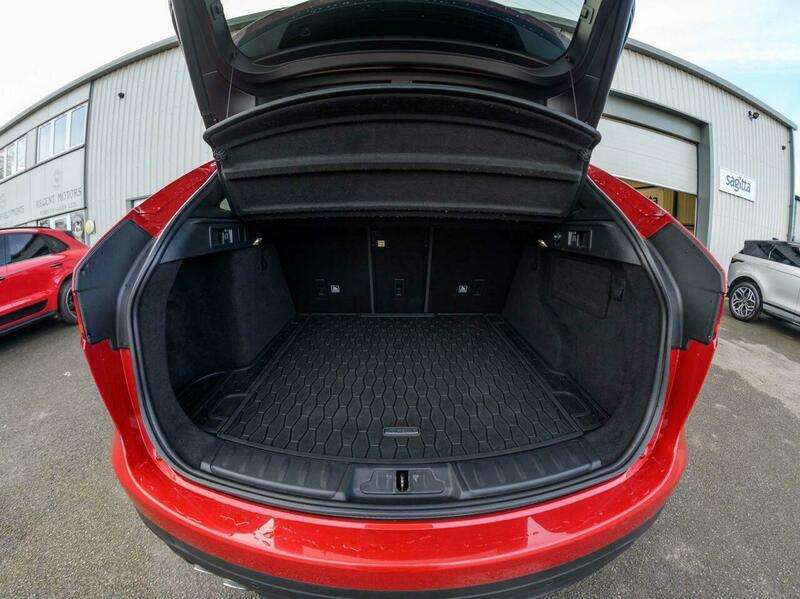 null JAGUAR F-PACE null JAGUAR F-PACE