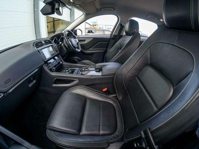 null JAGUAR F-PACE null JAGUAR F-PACE