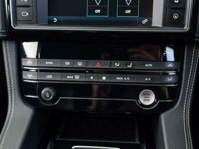 null JAGUAR F-PACE null JAGUAR F-PACE