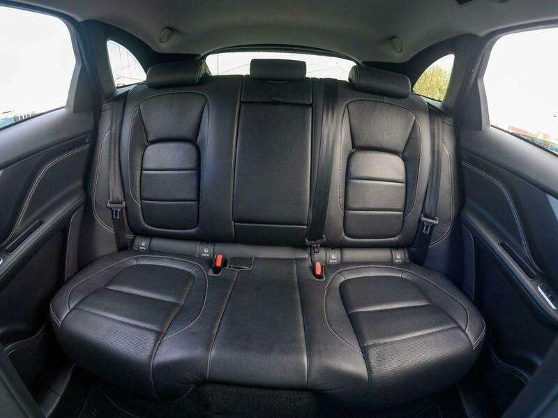 null JAGUAR F-PACE null JAGUAR F-PACE