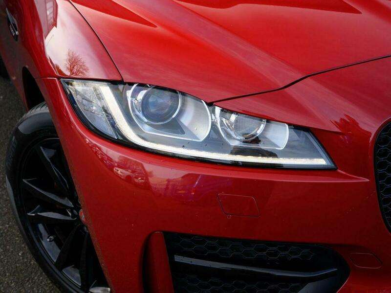 null JAGUAR F-PACE null JAGUAR F-PACE