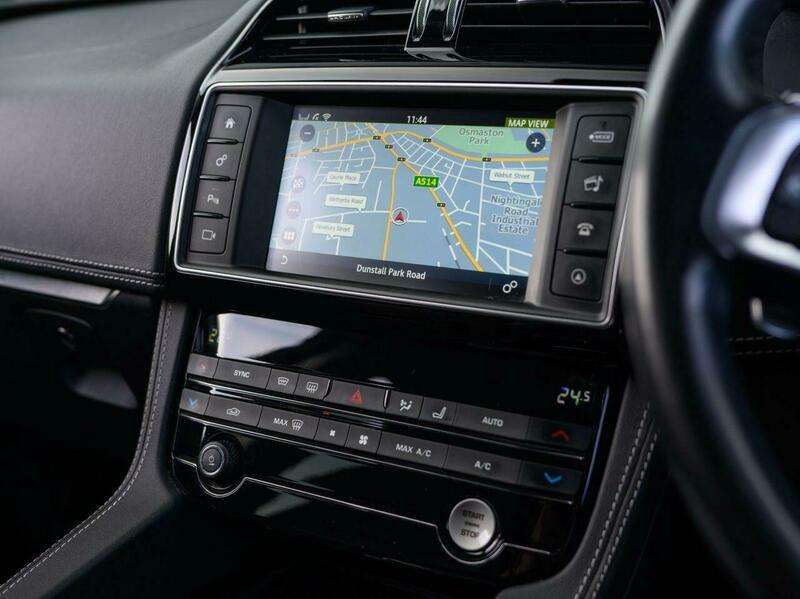 null JAGUAR F-PACE null JAGUAR F-PACE