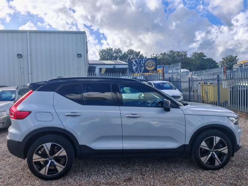 2021 VOLVO XC40 2021 VOLVO XC40