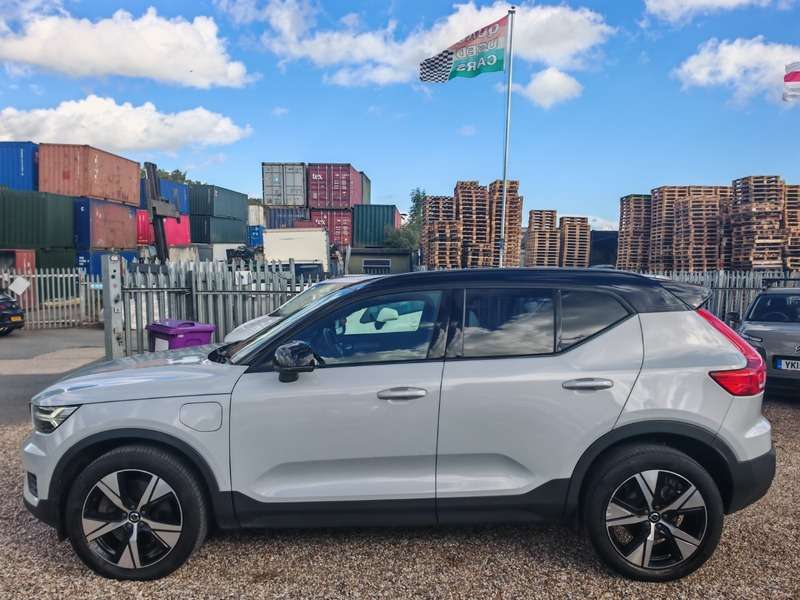 2021 VOLVO XC40 2021 VOLVO XC40