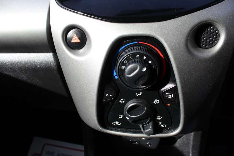 2015 PEUGEOT 108 2015 PEUGEOT 108